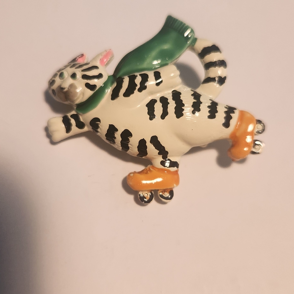 Vtg  Cat Wht/Blk Stripes Green Scarf on Orange Rollerskates Enamel Brooch